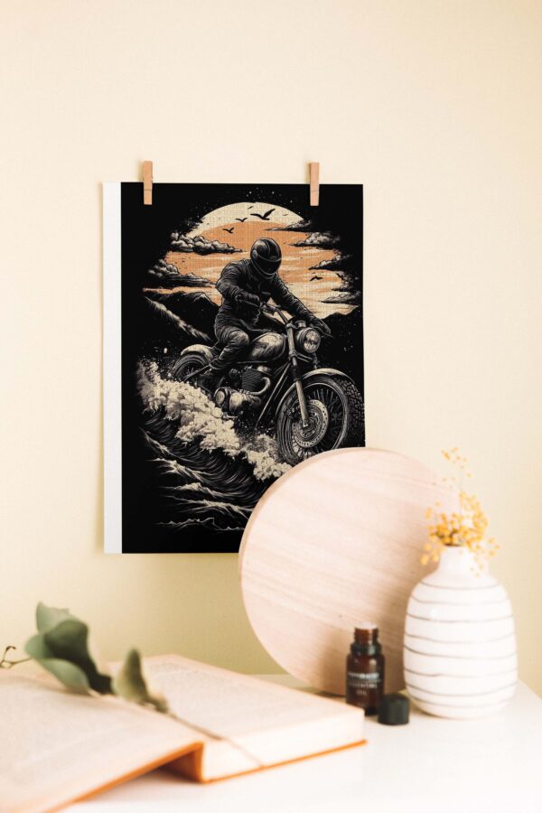 Gece Yolcusu Ahşap Poster – Siyah Motosikletli Sürüş