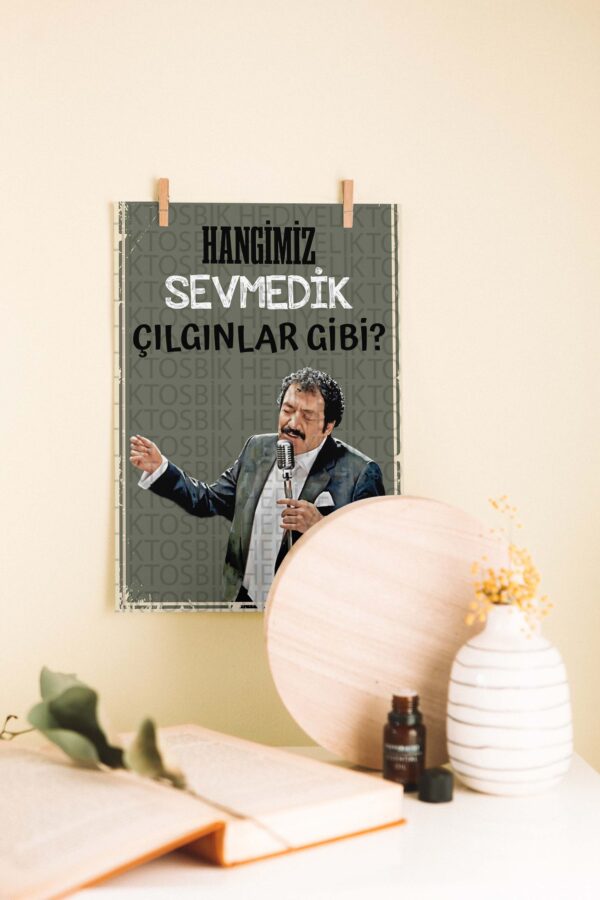 “Hangimiz Sevmedik Çılgınlar Gibi?” – Arabesk Nostalji Temalı Ahşap Poster