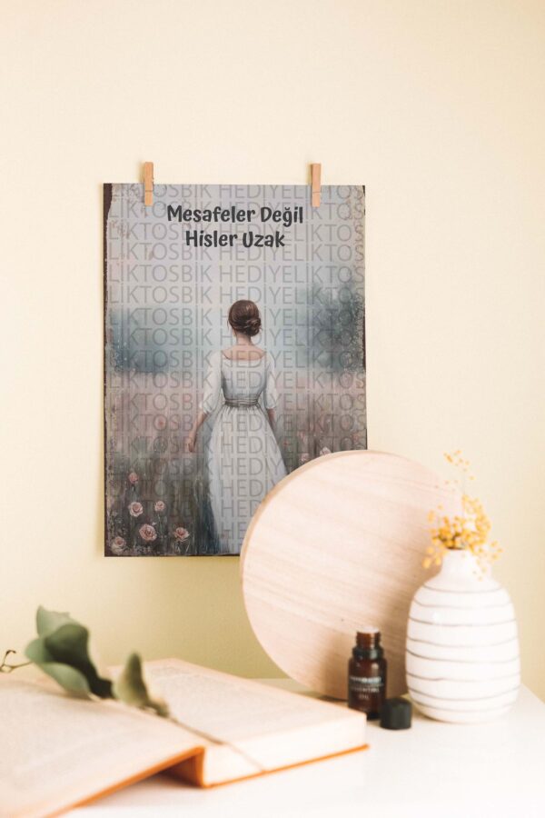 Mesafeler Değil, Hisler Uzak – Romantik Dekoratif Ahşap Poster