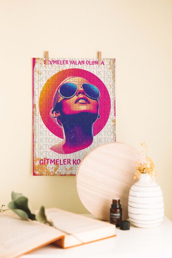Sevmeler Yalan Olunca – Pop Art Tarzı Duygusal Ahşap Poster