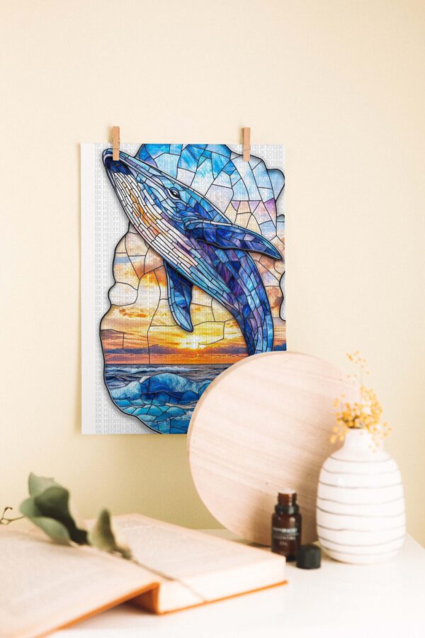 Vitray Sanatında Balinanın Dansı – Renkli Cam Desenli Ahşap Poster