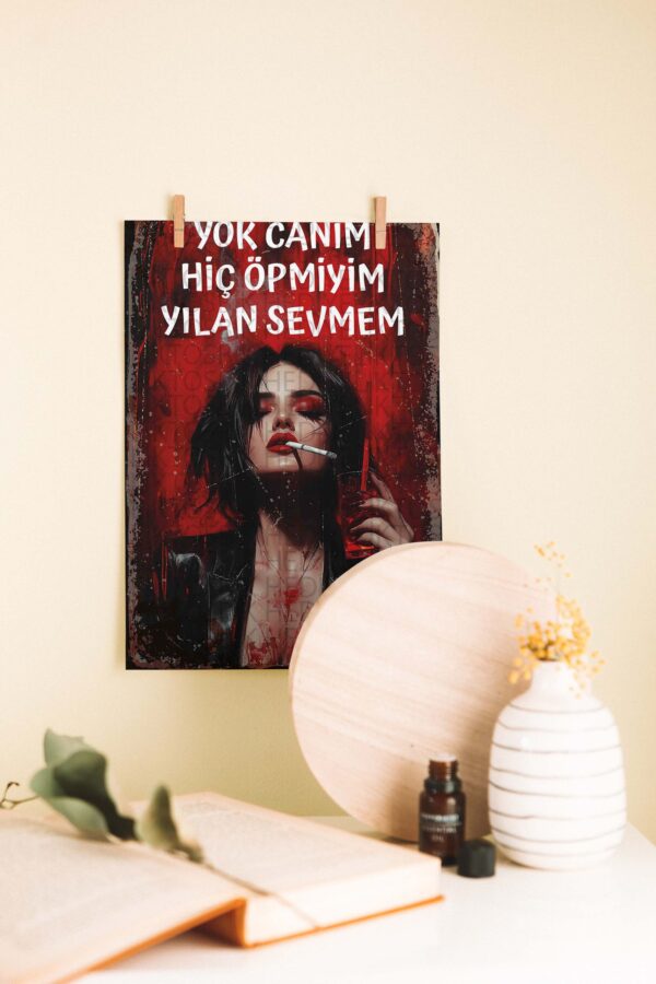 Yok Canım Hiç Öpmiyim Yılan Sevmem