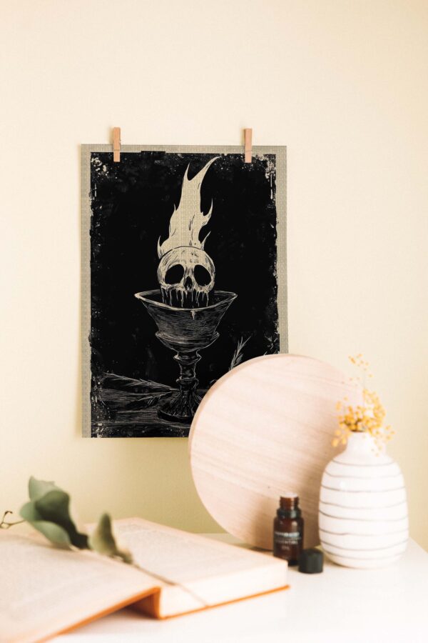 Alevli Kafatası – Gotik Tarzda Kadehte Ölüm Temalı Ahşap Poster