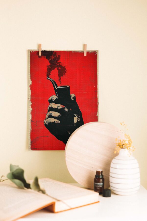 Retro Tarzda Pipo Tutan El – Kırmızı Arka Planlı Ahşap Poster