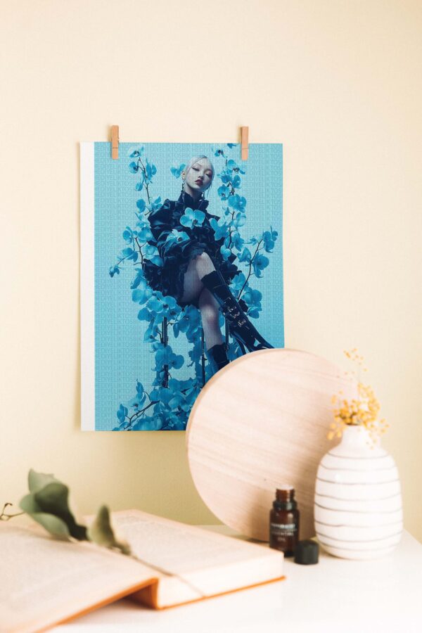 Mavi Orkide Koltuğunda Moda – Modern Sanat Ahşap Poster