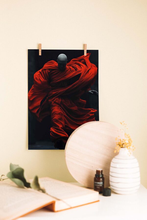 Kızıl Rahip – Minimalist Zen Temalı Ahşap Poster
