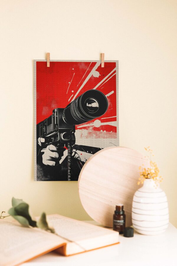 Kırmızı Objektif – Retro Stil Fotoğraf Makinesi İllüstrasyonlu Poster