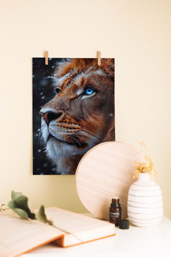 Mavi Gözlü Aslan Portresi Ahşap Poster