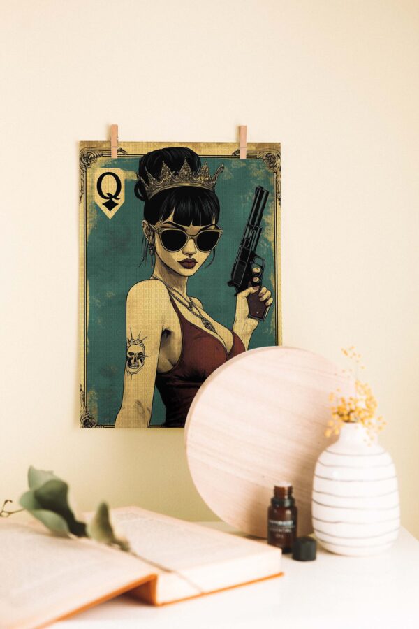 Queen of Spades – Retro Tarz Ahşap Poster