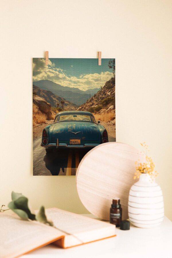 Roadkill Ruhu – Retro Araba ile Çöl Yolu Ahşap Poster